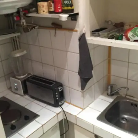Small Cheap Studio Chill Lachaise Bastille * Paris